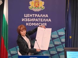 ЦИК показа как ще изглеждат бюлетините и екраните на машините за изборите 2 в 1 на 9 юни СНИМКА: Велислав Николов