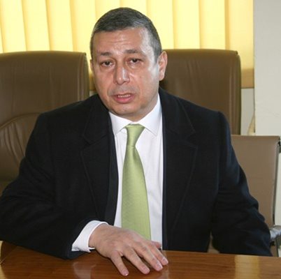 Д-р Калин Калинов.
