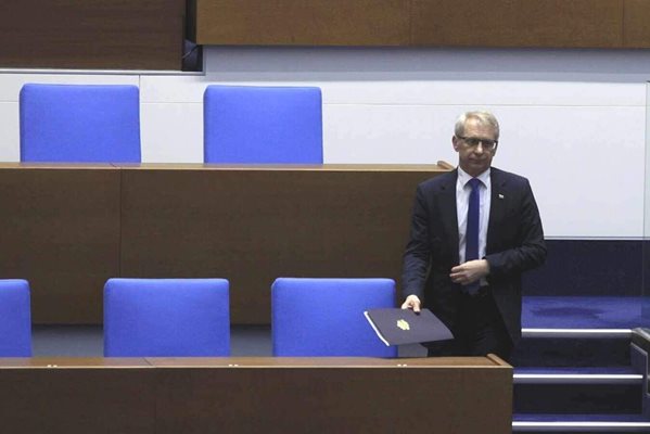 Премиерът Николай Денков по време на блицконтрола в парламента. 

Снимка: Велислав Николов