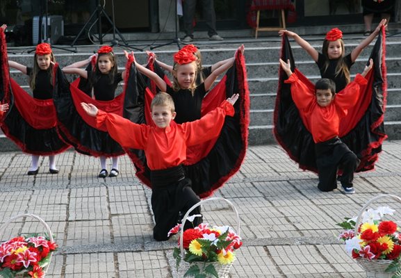 Деца от три читалища се изявиха на празника на община "Марица"