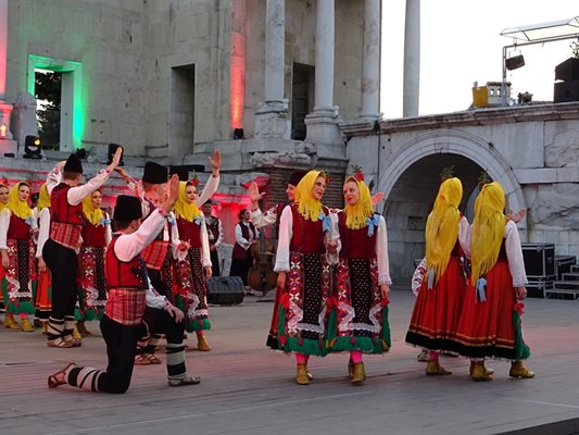 Фолклорен спектакъл на Античния театър в Пловдив.