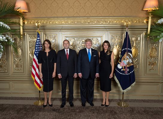Президентът Румен Радев и съпругата му Десислава Радева с президента на САЩ Донълд Тръмп и съпругата му Мелания Снимка: Президентския прессекретариат