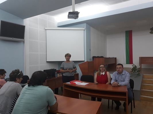 Кметът Генчо Генчев и заместничката му Анелия Димитрова присъстваха на срещата по социалния проект