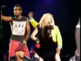 Мадона изпада в несвяст на концерта в София