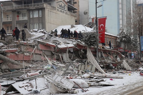 Цели сгради се сринаха със земята заради земетресението в Турция на 06.02.2023 г.
СНИМКА: Ройтерс