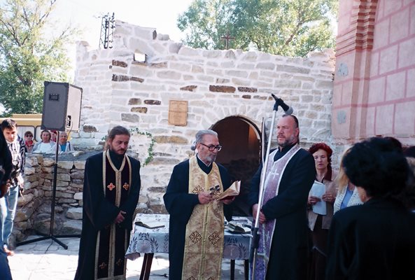 Освещаване на параклиса към главната църква от отец Боян Саръев