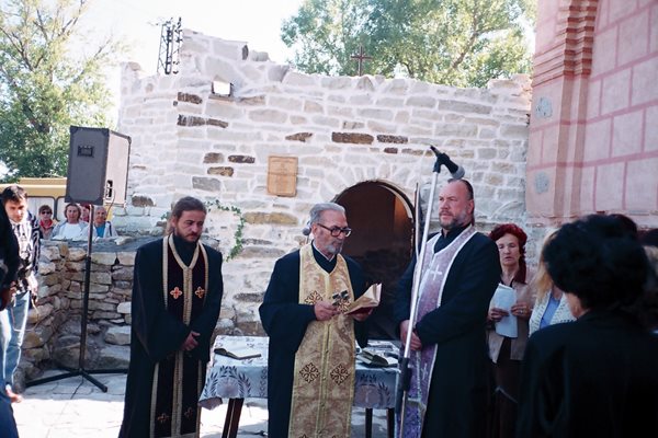 Освещаване на параклиса към главната църква от отец Боян Саръев