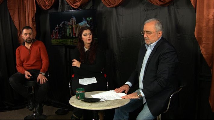 Драматургът Юрий Дачев, режисьорката Диана Добрева и директорът Мариус Донкин участваха в онлайн пресконференция в новото студио на Народния театър.