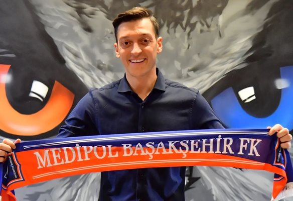 Месут Йозил подписа с "Истанбул Башакшехир" миналото лято. Снимка: инстаграм на футболиста