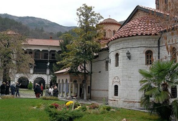 Богомолци от цялата страна очаква Бачковският манастир
Сн. архив