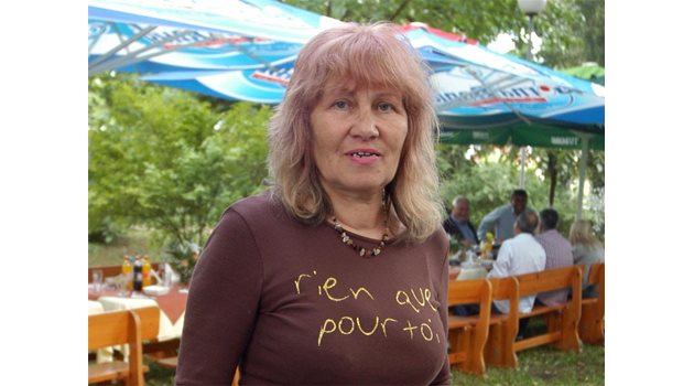 СПОМЕНИ: Учителката по литература Бистра Рингова се просълзява