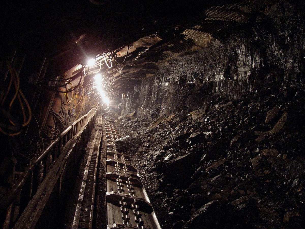 Евакуираха над 1200 нелегални миньори, сред които и деца, от срутена златна мина