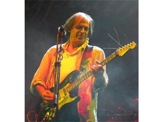 Пеци Гюзелев по време на концерт на “Щурците” в НДК на 16 ноември 2004 г.
