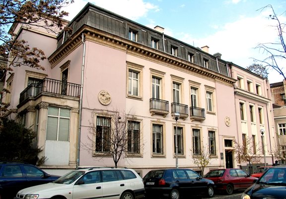 Къщата на Атанас Буров на ул. “Московска”. Днес тя е собственост на бизнесмена Васил Божков.