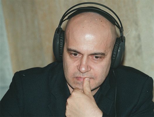 Слави неразбира липсата на позиция у младите