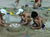 50 деца ваяха русалки от пясък в Балчик
