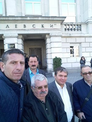 Март 2017 г. Двамата приятели с Нораир Нурикян пред националния стадион "Васил Левски"