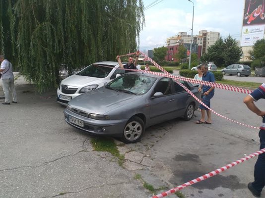 Районът около взривения банкомат е отцепен от органите на реда