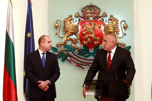 Студеният мир между президент и премиер премина към война през последните месеци. Румен Радев обяви, че днес ще коментира обвиненията на Бойко Борисов.