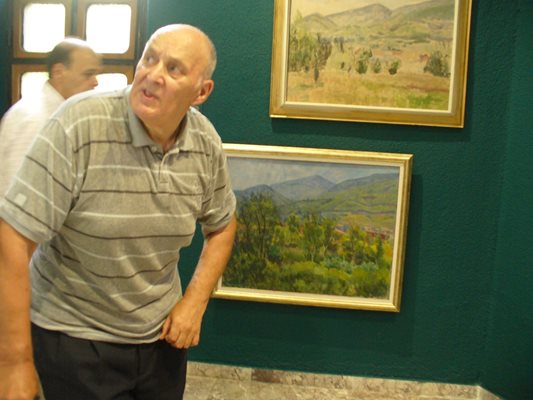 Мирослав Бараков пред творбите на баща си