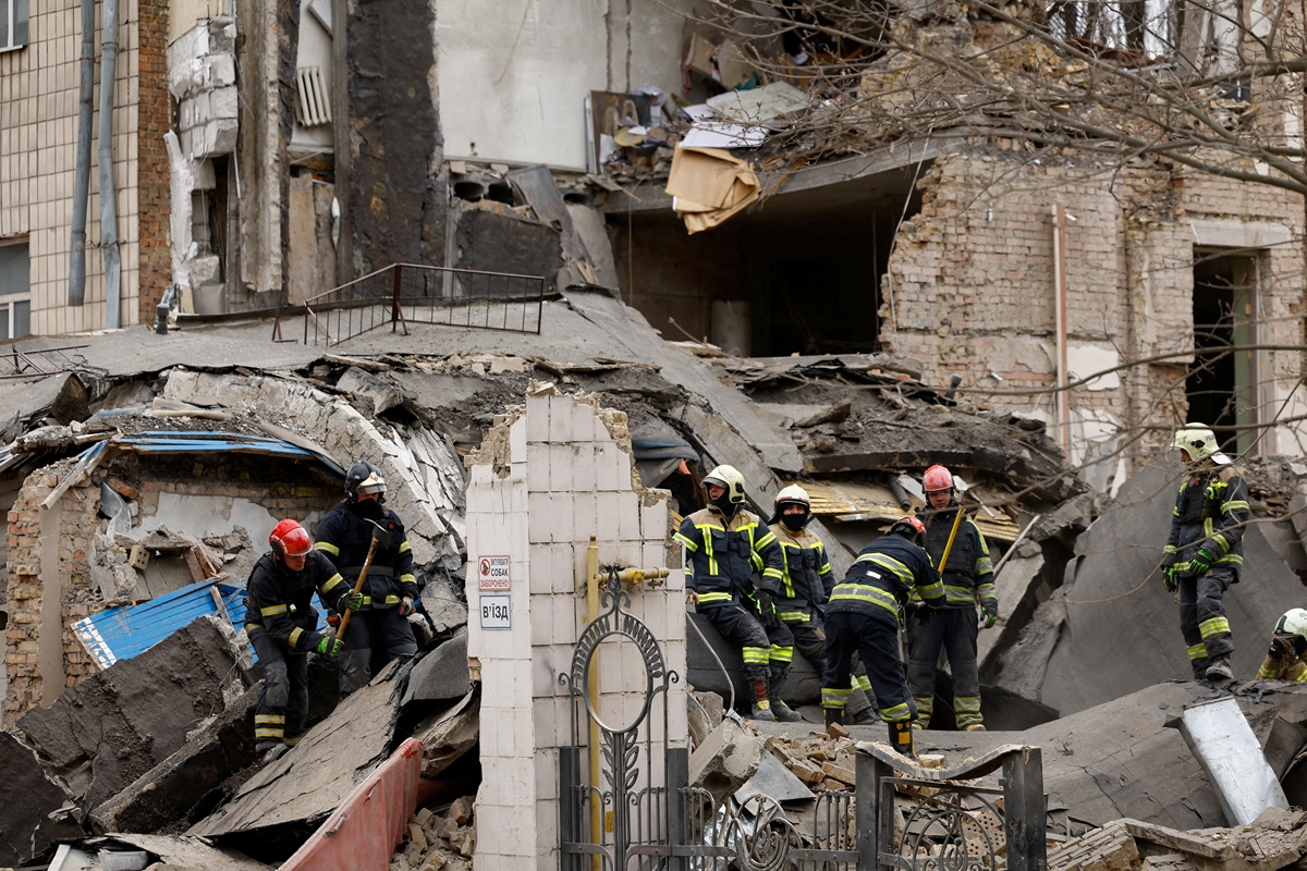 Трима убити след руски въздушни удари по Киев и други украински градове