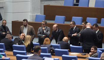 Кой ще влезе в парламента, ако кабинетът мине