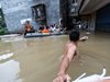 56 са вече жертвите от наводненията в Южен Китай (Видео и снимки)