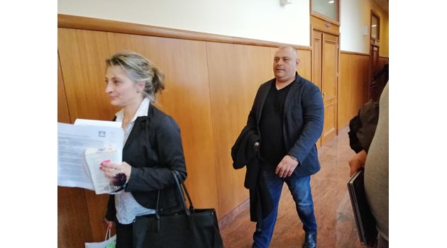 Антон Проданов заедно с адвоката си СНИМКА: Стоян Нешев