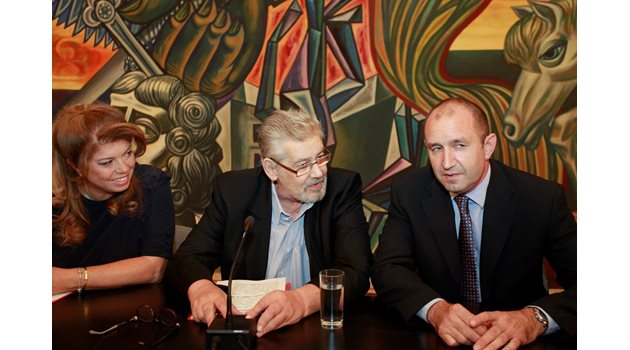 През септември 2016 г. оглави инициативния комитет за издигането на Румен Радев и Илияна Йотова за президент и вице.