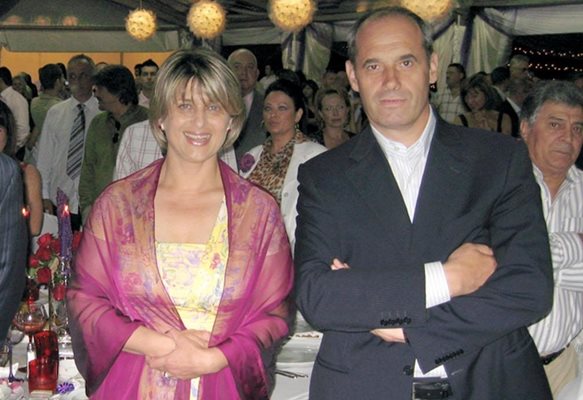 Манол Велев със съпругата си Весела Лечева. 