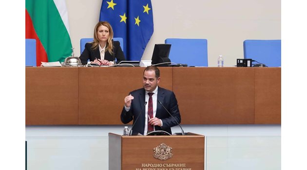 Вътрешният министър МВР Калин Стоянов по време на изслушването в парламента