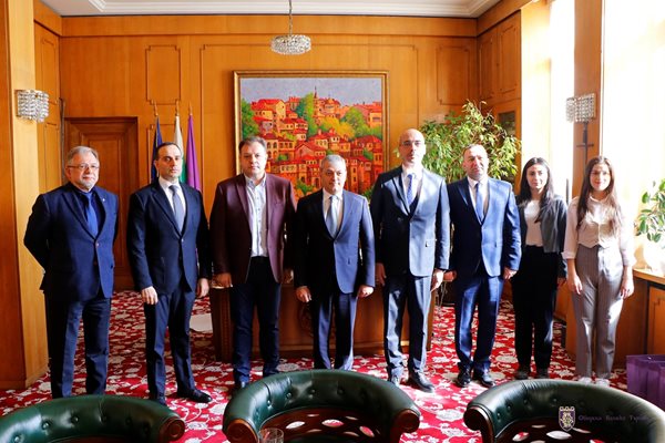 Даниел Панов заедно с делегацията от Азербайджан, ръководена от Айдън Каримов