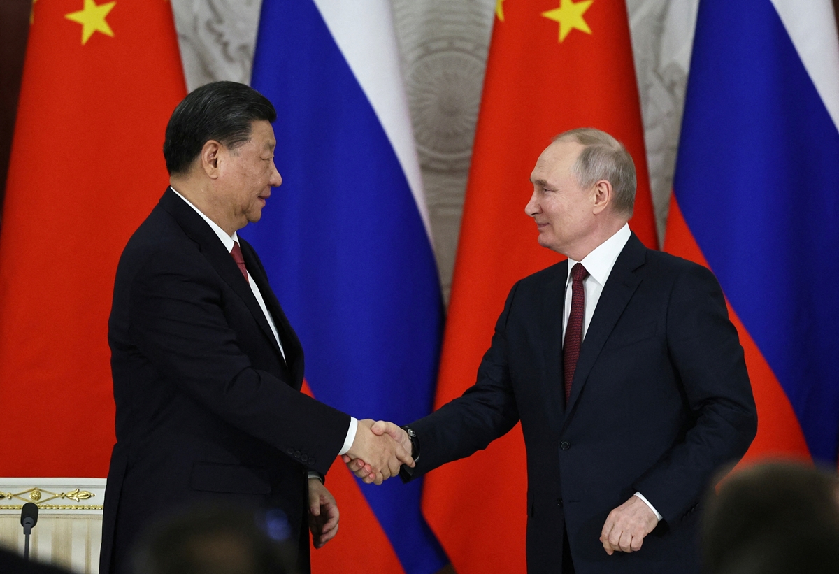 Русия и Китай силно се сближиха срещу военните съюзи на Англия, САЩ и Австралия