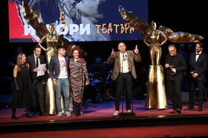 Народният театър с най-много награди “Икар”, директорът благодари на жена си и на Господ (Обзор)