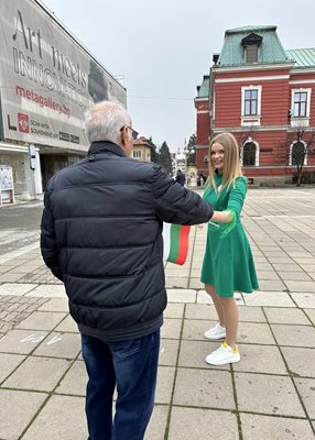 Леа и другите девойки се включиха в редица инициативи преди конкурса