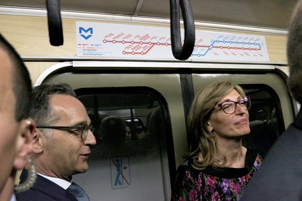 Двамата външни министри стигнаха от центъра до германското посолство с метро