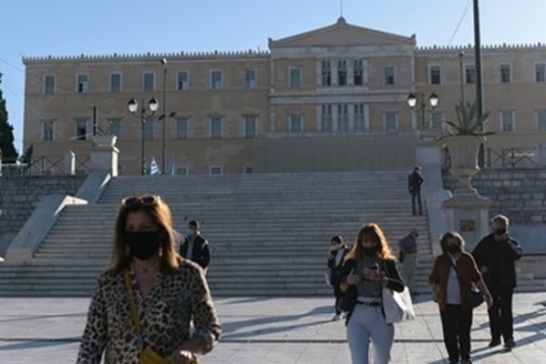 В цяла Гърция се забраняват всички публични събирания на открито с участие на повече от 100 души СНИМКА: Ройтерс