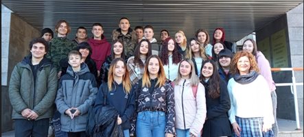 Ученици от Добрич се запознаха с работата на съдебните служители