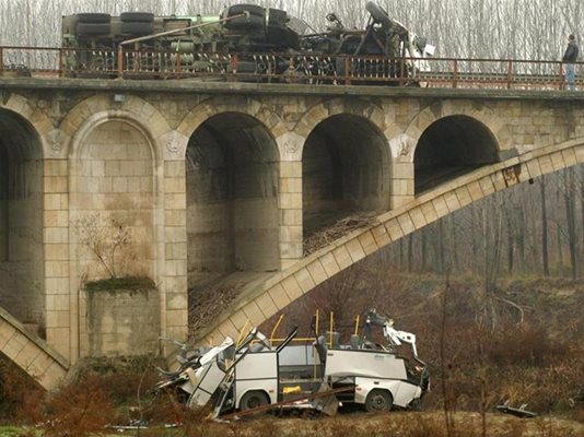 7 декември 2006, моста на Бяла, 18 загинали
СНИМКА: ПИЕР ПЕТРОВ