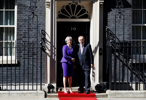 Британският министър-председател Тереза Мей и президентът на Турция Реджеп Ердоган  СНИМКА: Ройтерс