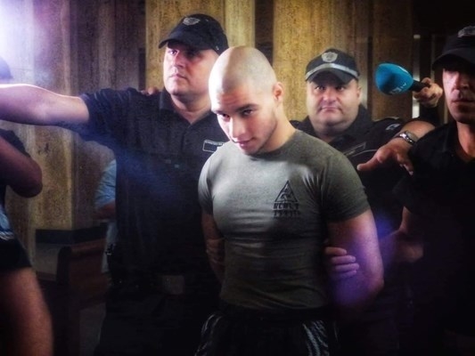 Прокурорският син от Перник заплашвал съдебен охранител в ареста (Видео)