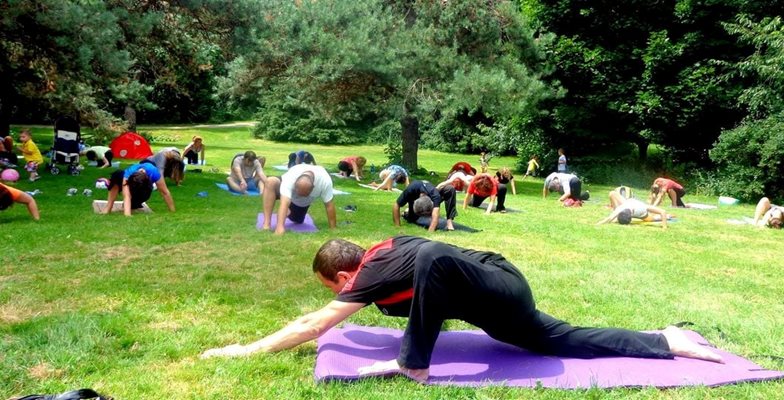 Преподава на хора от всякакви възрасти в Торонто