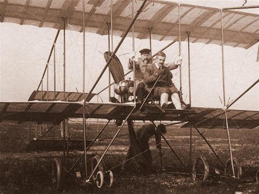 Цар Фердинанд - първият държавен глава в света, летял на аероплан, Белгия, 1910г. 
