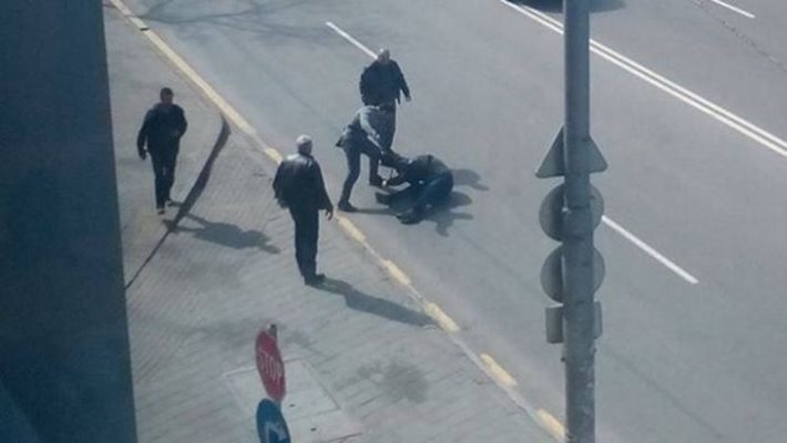 
Подсъдимият с Хусаини Симеон Христов се хвърля да бие шофьор при инцидент на столичния бул. "Черни връх"