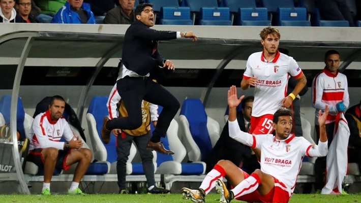 Треньорът Албер Ферейра трудно сдържа емоциите си Снимка: Ройтерс