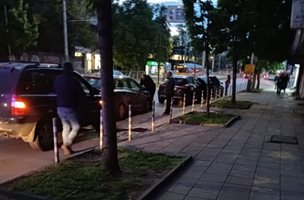 Верижна катастрофа на столичния бул. "Васил Левски" (Снимки)
