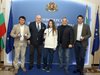 Кралев награди с почетни медали шампионките от европейското по таекуондо

