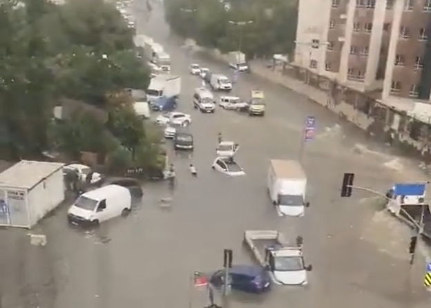 Истанбул потъна под вода, най-тежко е в европейската част на града (Видео)