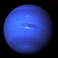 Астрономи откриха неизвестни досега луни около Нептун и Уран