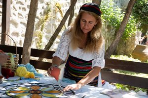 Българка се върна от Германия, за да учи децата как се правят плъсти в Пловдив